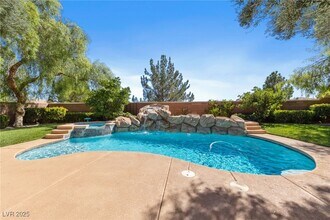 916 Viscanio Pl in Las Vegas, NV - Building Photo - Building Photo