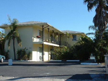 611 Bay Esplanade in Clearwater, FL - Building Photo