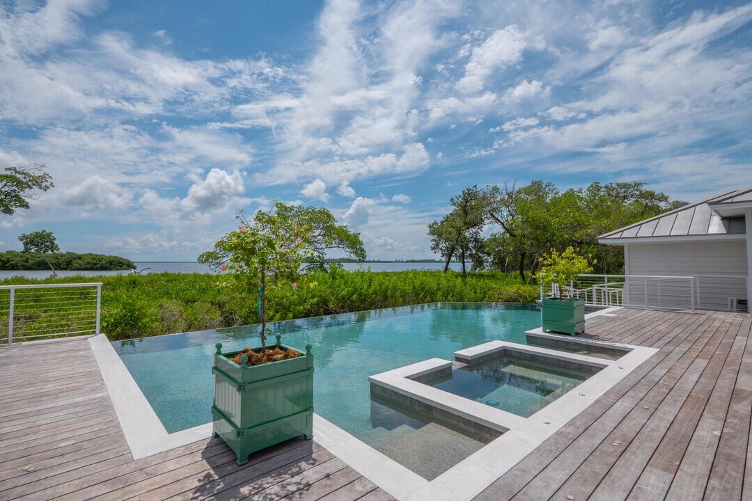 4040 Loomis Ave in Boca Grande, FL - Building Photo