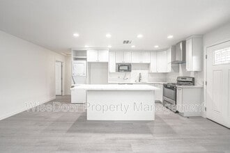 609 W 4th Ave in La Habra, CA - Foto de edificio - Building Photo
