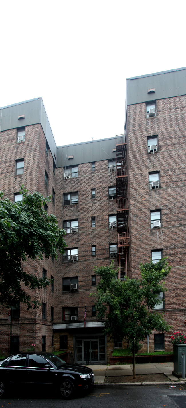 83-55 Austin St in Kew Gardens, NY - Foto de edificio - Building Photo