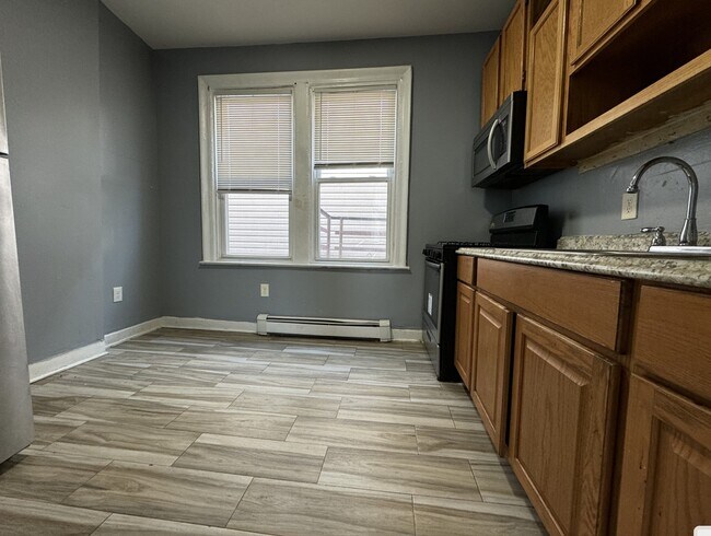 142 Armstrong Ave in Jersey City, NJ - Building Photo - Building Photo