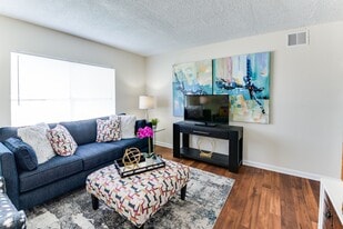 The Overlook Apartment Homes in Huntsville, AL - Building Photo