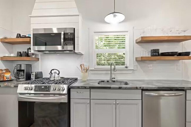 93 S W Ave in Fayetteville, AR - Foto de edificio - Building Photo