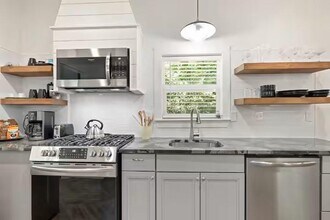 93 S W Ave in Fayetteville, AR - Building Photo - Building Photo