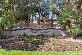 2516 Sunup Dr in Las Vegas, NV - Foto de edificio - Building Photo