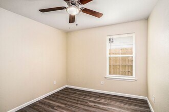 2200 Brookes St in Fort Worth, TX - Building Photo - Building Photo