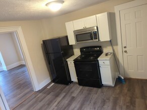 2404 2nd St in Cuyahoga Falls, OH - Building Photo - Building Photo