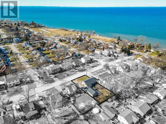 70 Stewart St in Grimsby, ON - Building Photo - Building Photo