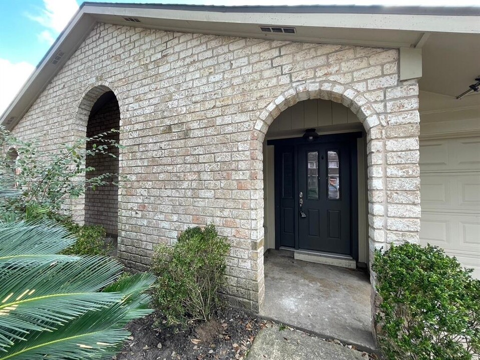 12831 Westella Dr in Houston, TX - Building Photo