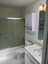 10320 NE 186th St, Unit 1 in Bothell, WA - Building Photo - Building Photo