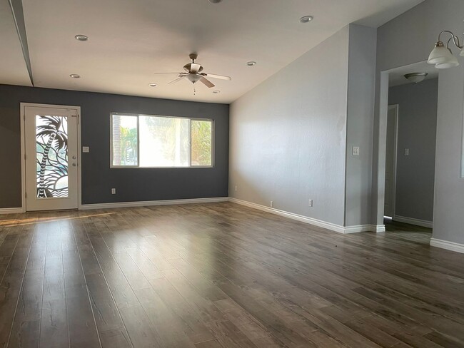 5407 Cove Ct in Bakersfield, CA - Foto de edificio - Building Photo