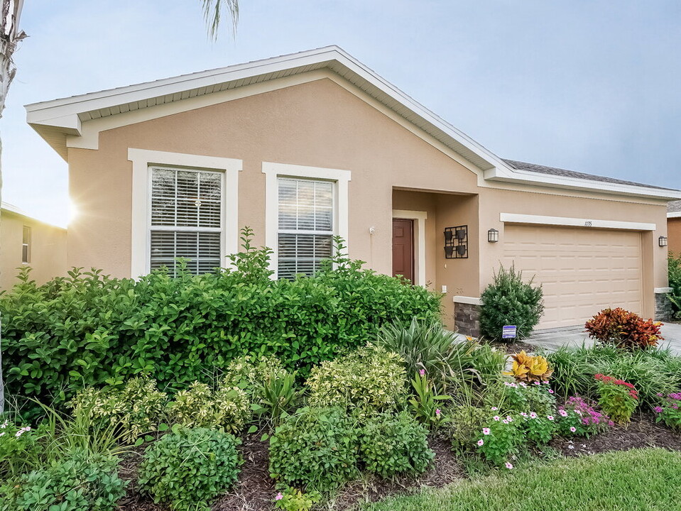 1135 Lauren Manor Loop in Ruskin, FL - Building Photo