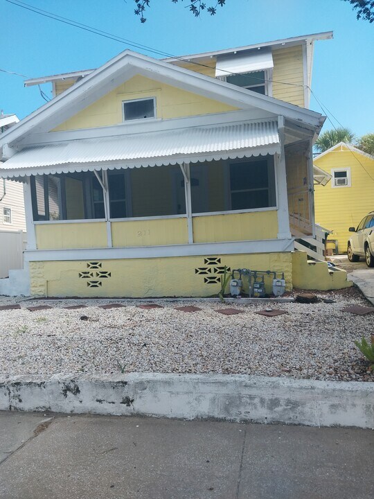 211 S Oleander Ave, Unit #1 in Daytona Beach, FL - Building Photo