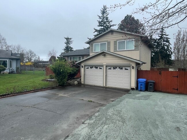 381 Fisher Ct in Oak Harbor, WA - Building Photo - Building Photo