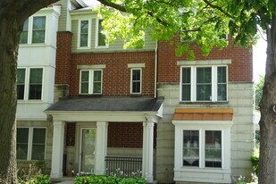 2203 S Crambourne Way in Arlington Heights, IL - Building Photo