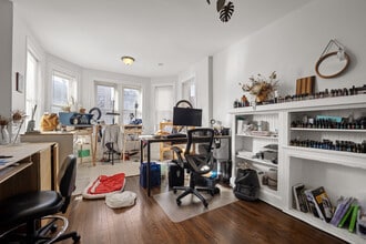 2638 W Haddon Ave, Unit 2638 W Haddon Ave #1 in Chicago, IL - Building Photo - Building Photo