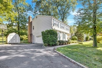 42 Stonewyck Rd in Chatham Township, NJ - Building Photo - Building Photo