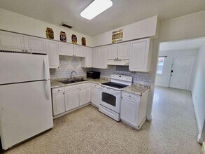 517 SW 9th St in Hallandale Beach, FL - Building Photo - Building Photo