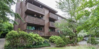 Ashira Court in Surrey, BC - Building Photo