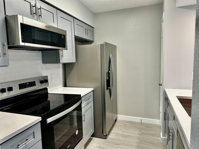 property at 1516 Bay Area Blvd