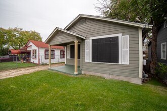 1946 Nolan St in San Antonio, TX - Building Photo - Building Photo