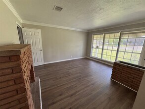 5827 Reed Rd in Houston, TX - Building Photo - Building Photo