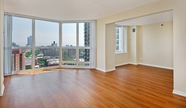 Hyde Park Tower in Chicago, IL - Foto de edificio - Building Photo