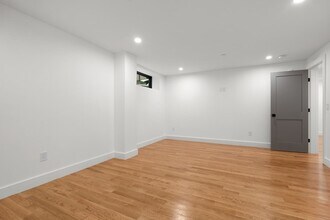 92 Alexander St, Unit 4 in Boston, MA - Building Photo - Building Photo