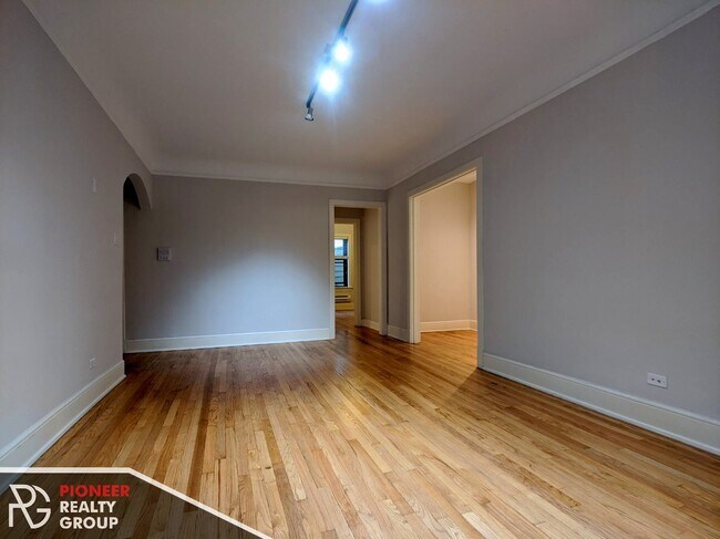 2329 N Rockwell St, Unit 1a in Chicago, IL - Building Photo - Building Photo