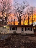 213 Woodland Cir in Bristol, TN - Building Photo