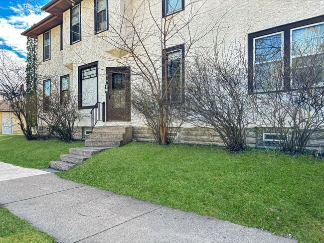 1019 W 31st St in Minneapolis, MN - Building Photo - Building Photo