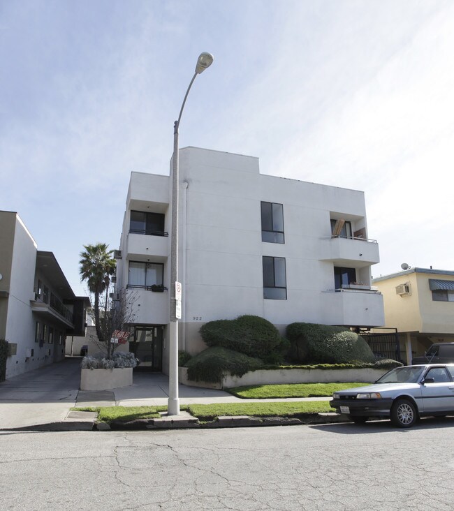 922 N Hudson Ave in Los Angeles, CA - Building Photo - Building Photo