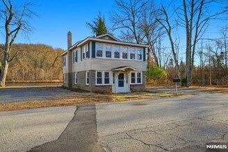 75 Lakeview Terrace in Oakland, NJ - Building Photo - Building Photo