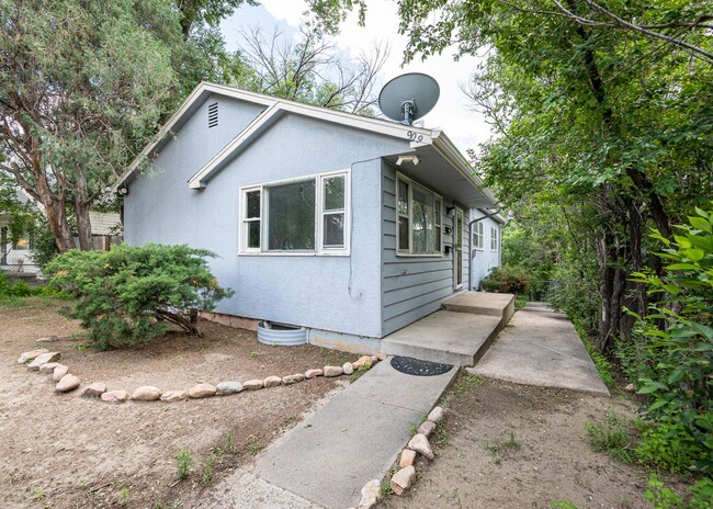 property at 909 E Costilla St