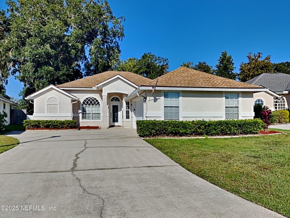 2968 Majestic Oaks Ln in Green Cove Springs, FL - Building Photo