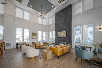 Caroline Lofts in Houston, TX - Building Photo - Interior Photo