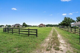 130 Cotton Rows Ln in Taylor, TX - Building Photo - Building Photo