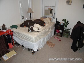 1223 Beacon St, Unit 310 in Brookline, MA - Foto de edificio - Building Photo