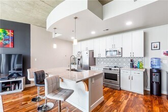 950 W Peachtree St NW in Atlanta, GA - Building Photo - Building Photo