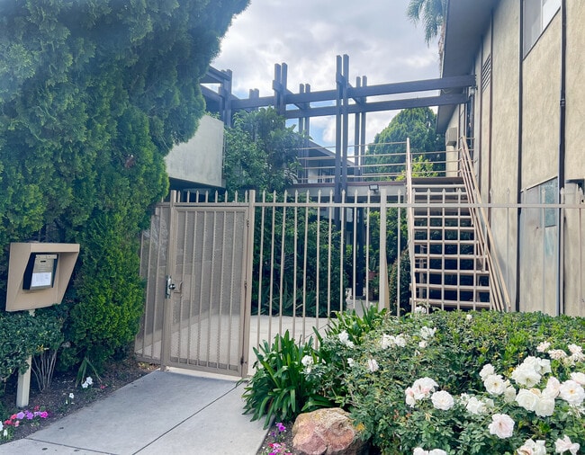 Malden Apartments in Northridge, CA - Building Photo - Building Photo