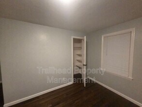 618 NE 43rd St in Kansas City, MO - Building Photo - Building Photo