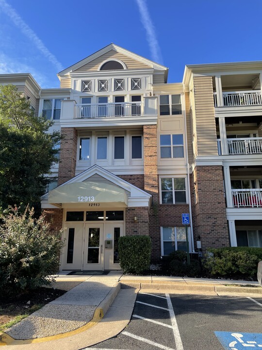 12913 Alton Sq, Unit 111 in Herndon, VA - Building Photo