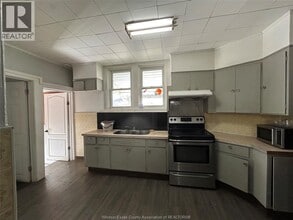 248 Curry Ave in Windsor, ON - Foto de edificio - Building Photo