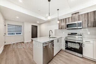 15724-15103 103 Ave NW in Edmonton, AB - Building Photo