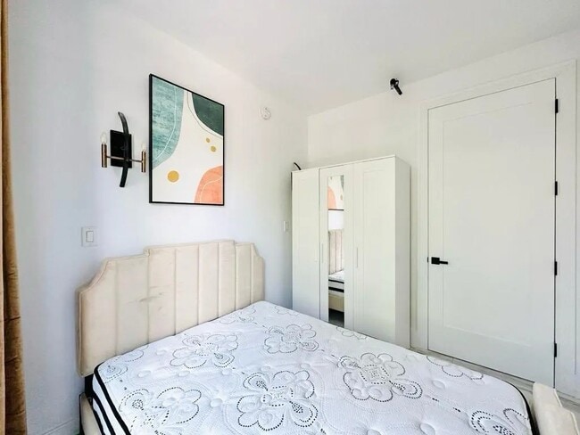 Furnished room/NOT APARTMENT, Unit 1D in Brooklyn, NY - Foto de edificio - Building Photo