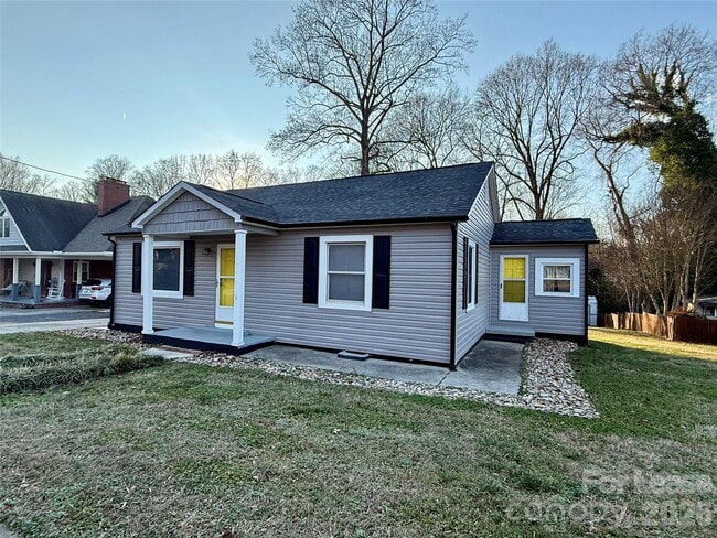 225 Hickory Dr in Mooresville, NC - Building Photo - Building Photo