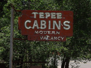 TeePee Cabins in Ruidoso, NM - Foto de edificio