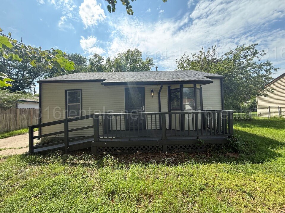6507 A St in Wichita, KS - Building Photo