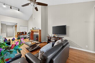 7655 S Braeswood Blvd in Houston, TX - Building Photo - Building Photo